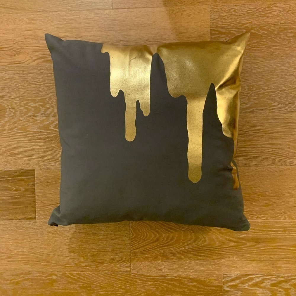Gold drip accent pillow brand new with insert